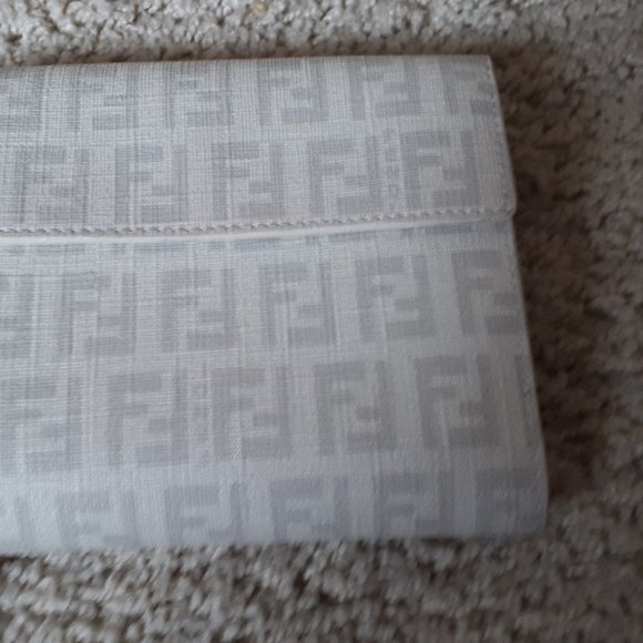 FENDI - Picture 4 of 7